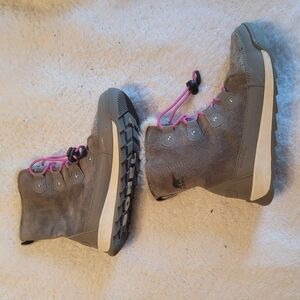 Sorel Gray and Pink Outdoor Boots with Rugged Sole